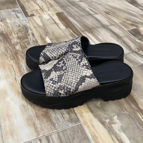 Topshop Sandals - Picture 3 of 5